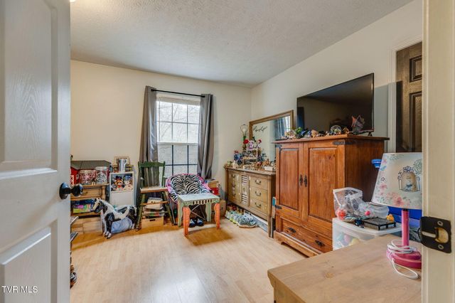 1214 Independence Avenue, Mount Carmel, TN 37645