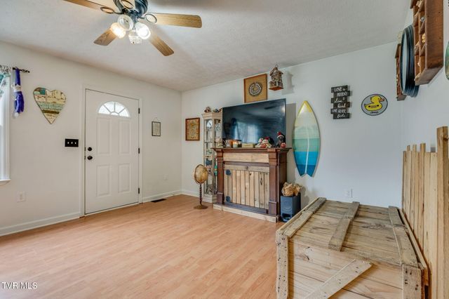 1214 Independence Avenue, Mount Carmel, TN 37645