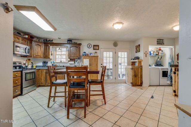 1214 Independence Avenue, Mount Carmel, TN 37645