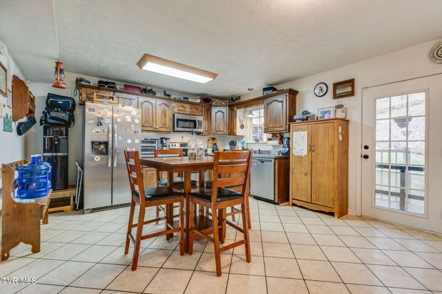 1214 Independence Avenue, Mount Carmel, TN 37645