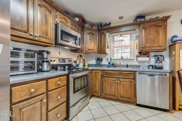 1214 Independence Avenue, Mount Carmel, TN 37645