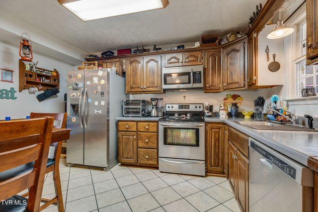 1214 Independence Avenue, Mount Carmel, TN 37645