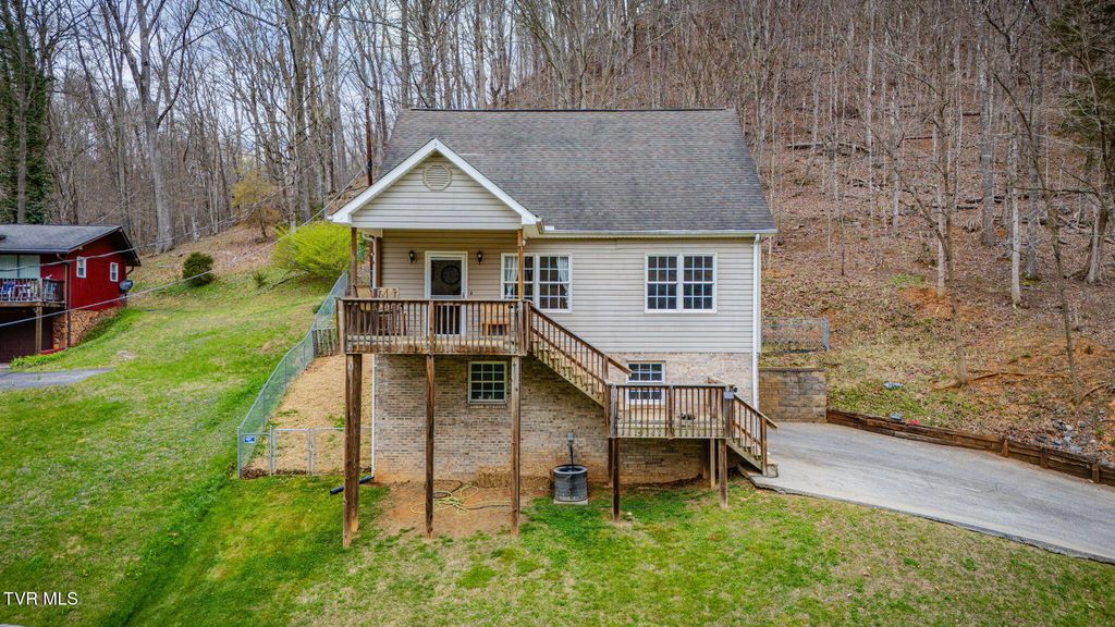 1214 Independence Avenue, Mount Carmel, TN 37645
