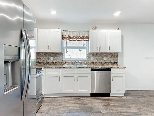 1006 DORA AVENUE, Tavares, FL 32778