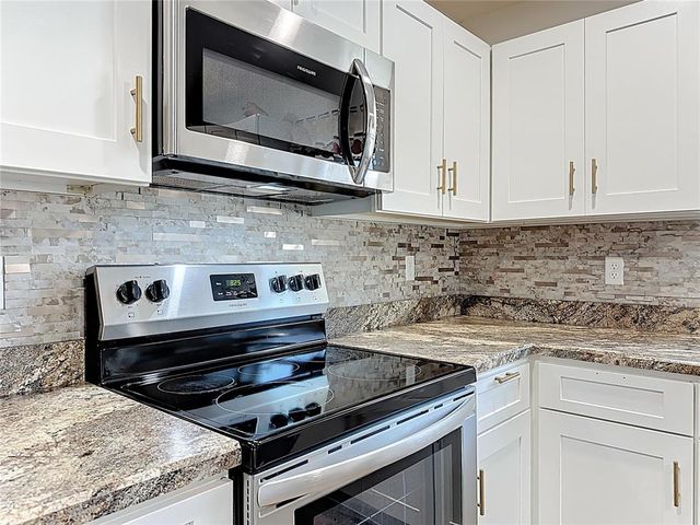 1006 DORA AVENUE, Tavares, FL 32778