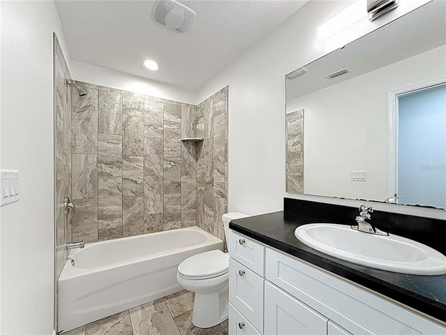 1006 DORA AVENUE, Tavares, FL 32778