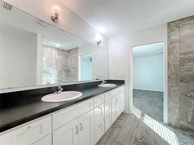 1006 DORA AVENUE, Tavares, FL 32778