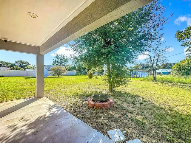 1006 DORA AVENUE, Tavares, FL 32778