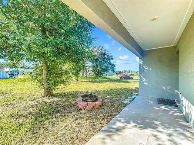 1006 DORA AVENUE, Tavares, FL 32778