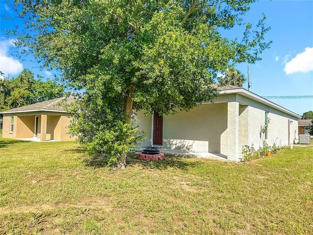 1006 DORA AVENUE, Tavares, FL 32778