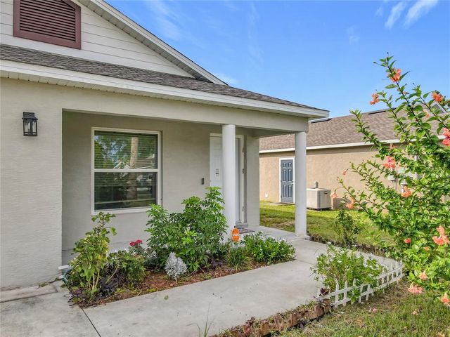 1006 DORA AVENUE, Tavares, FL 32778