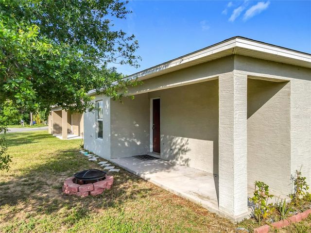 1006 DORA AVENUE, Tavares, FL 32778