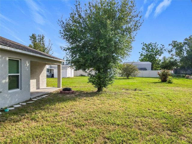 1006 DORA AVENUE, Tavares, FL 32778