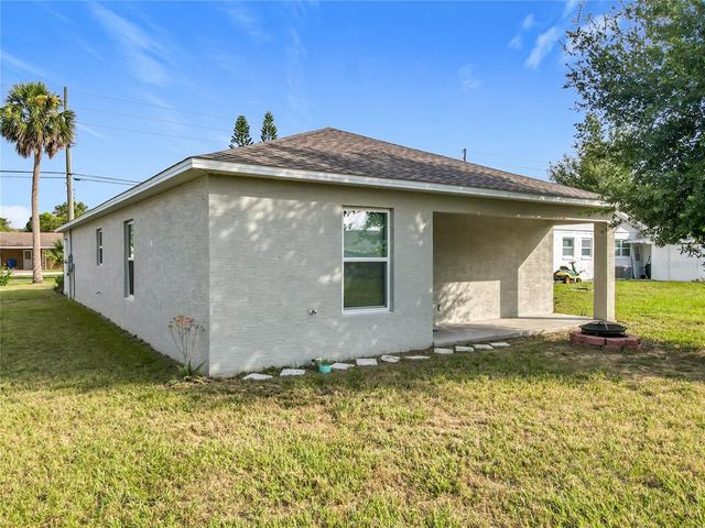 1006 DORA AVENUE, Tavares, FL 32778