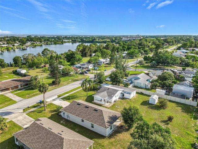 1006 DORA AVENUE, Tavares, FL 32778