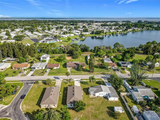 1006 DORA AVENUE, Tavares, FL 32778