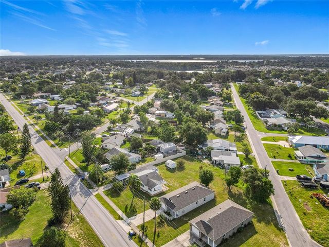 1006 DORA AVENUE, Tavares, FL 32778