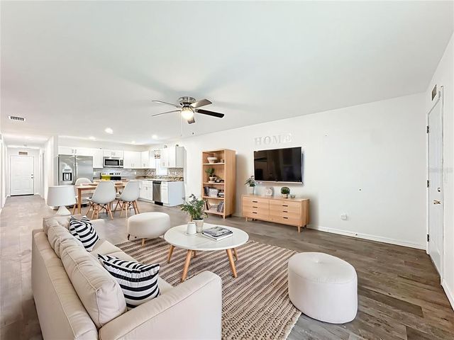 1006 DORA AVENUE, Tavares, FL 32778