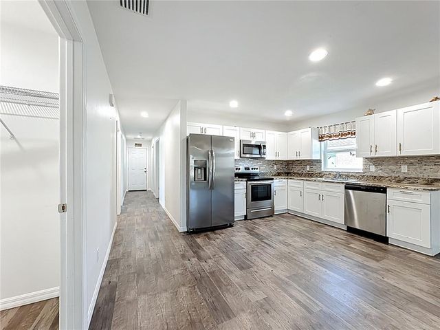 1006 DORA AVENUE, Tavares, FL 32778
