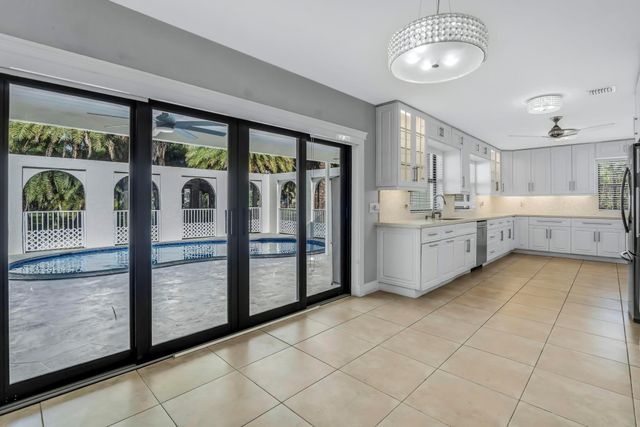 18201 SW 70th Place, Southwest Ranches, FL 33331