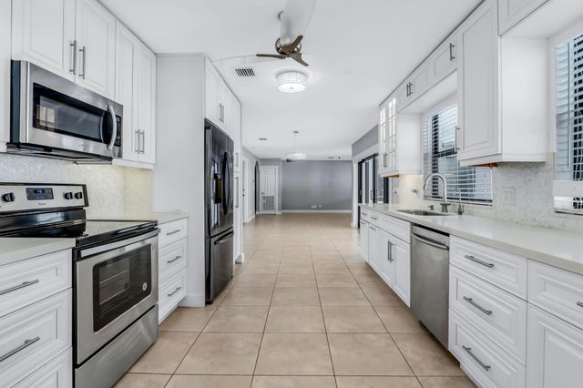 18201 SW 70th Place, Southwest Ranches, FL 33331