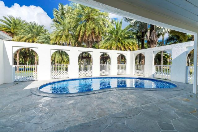 18201 SW 70th Place, Southwest Ranches, FL 33331