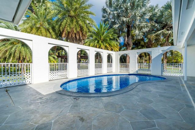 18201 SW 70th Place, Southwest Ranches, FL 33331