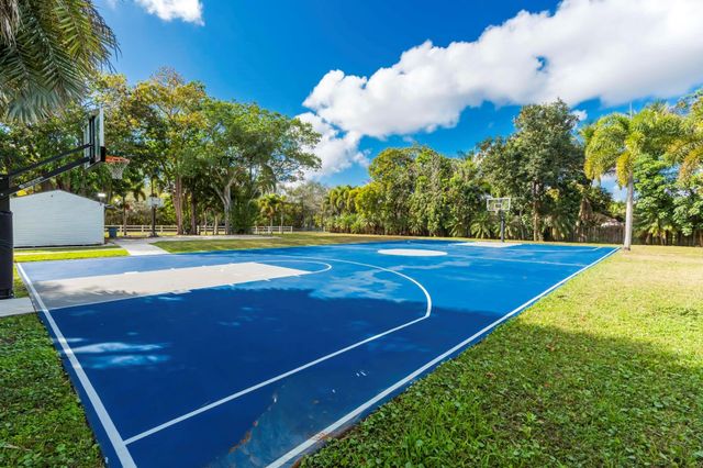 18201 SW 70th Place, Southwest Ranches, FL 33331