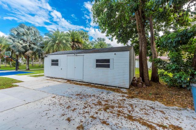 18201 SW 70th Place, Southwest Ranches, FL 33331