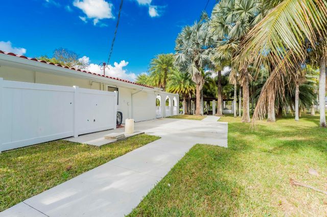 18201 SW 70th Place, Southwest Ranches, FL 33331