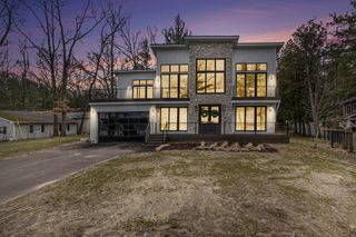 7505 S Lakeshore Drive, Pentwater, MI 49449