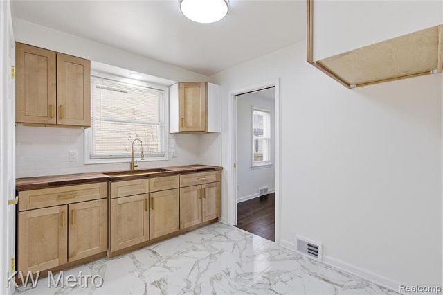 18645 Ardmore Street, Detroit, MI 48235