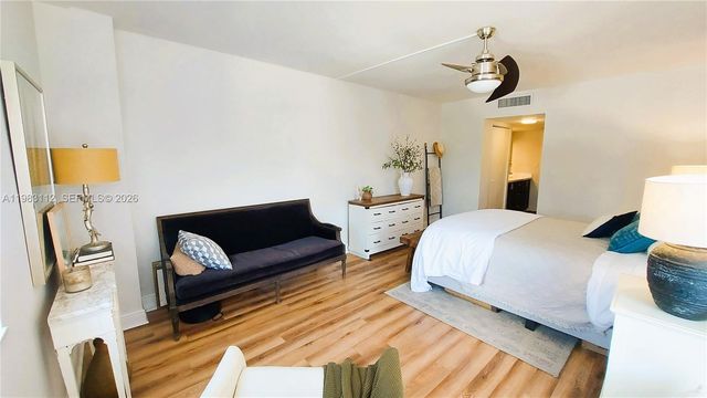 3375 N Country Club Dr 207, Aventura, FL 33180