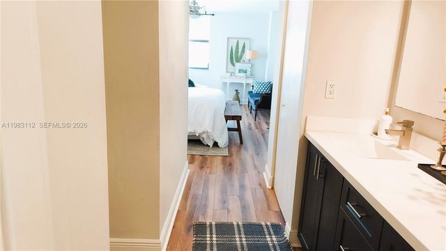 3375 N Country Club Dr 207, Aventura, FL 33180