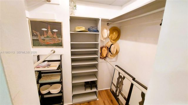 3375 N Country Club Dr 207, Aventura, FL 33180