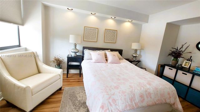 3375 N Country Club Dr 207, Aventura, FL 33180