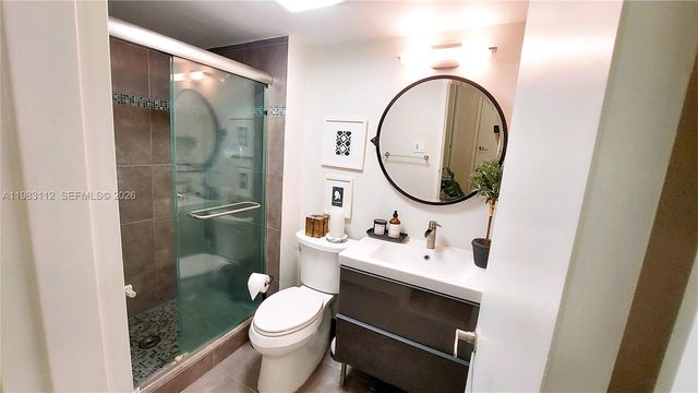 3375 N Country Club Dr 207, Aventura, FL 33180