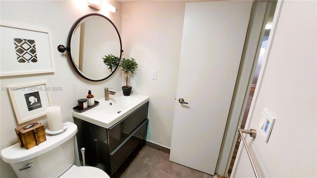 3375 N Country Club Dr 207, Aventura, FL 33180