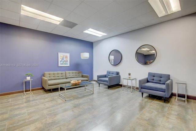 3375 N Country Club Dr 207, Aventura, FL 33180