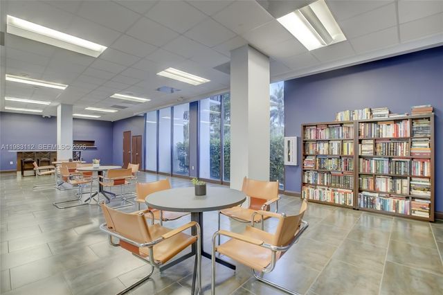 3375 N Country Club Dr 207, Aventura, FL 33180