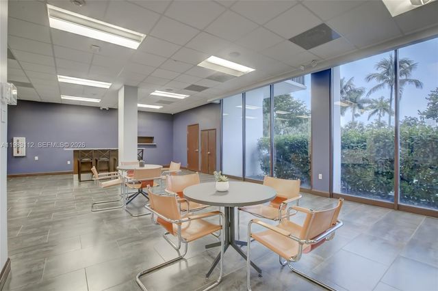 3375 N Country Club Dr 207, Aventura, FL 33180