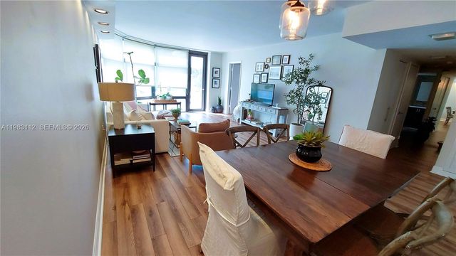 3375 N Country Club Dr 207, Aventura, FL 33180