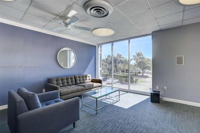 3375 N Country Club Dr 207, Aventura, FL 33180