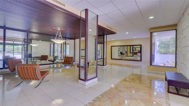 3375 N Country Club Dr 207, Aventura, FL 33180