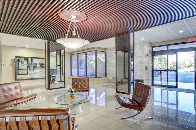 3375 N Country Club Dr 207, Aventura, FL 33180