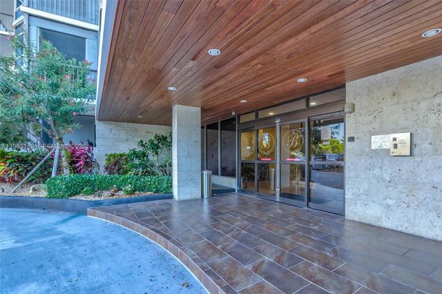 3375 N Country Club Dr 207, Aventura, FL 33180