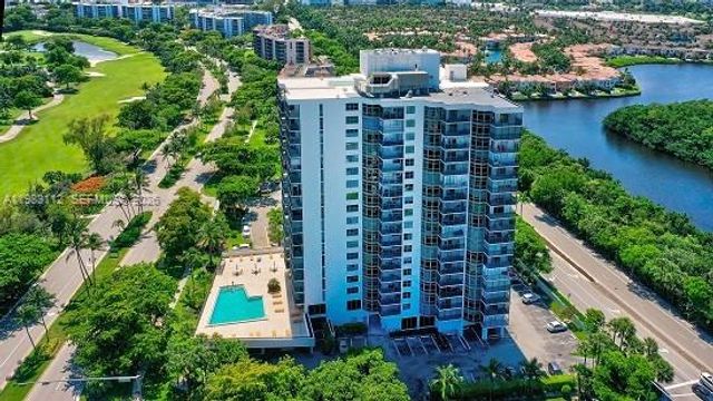 3375 N Country Club Dr 207, Aventura, FL 33180