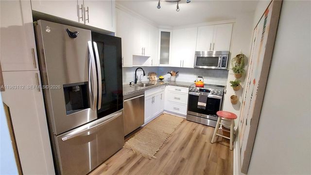 3375 N Country Club Dr 207, Aventura, FL 33180