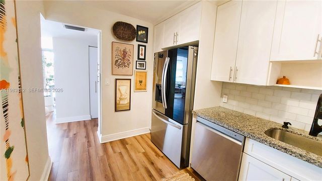 3375 N Country Club Dr 207, Aventura, FL 33180