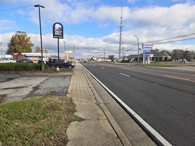 1125 N Locust Ave, Lawrenceburg, TN 38464